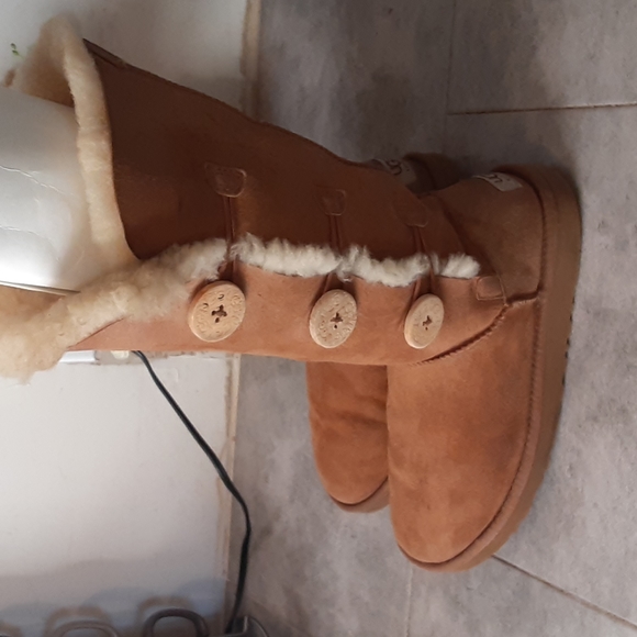 Shoes - UGG  boots  size  8